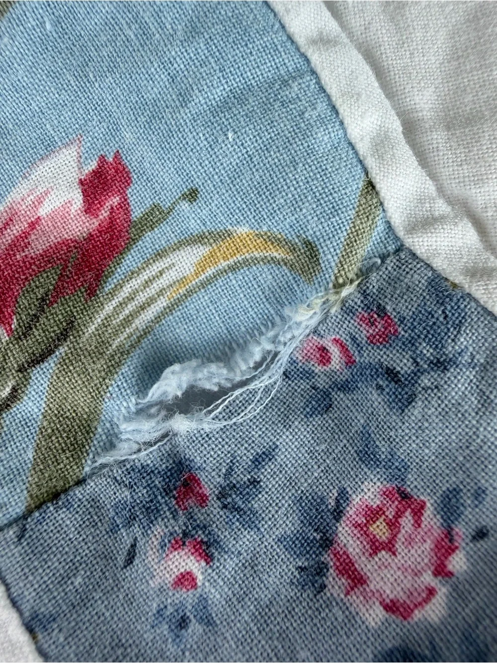 VTG 90s Floral Double Wedding Ring Quilt Scallop Edge Hand Quilted 81x81 FLAWS